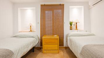 2 slaapkamers, een strijkplank/strijkijzer, gratis wifi, rolstoeltoegang