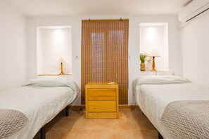 2 bedrooms, iron/ironing board, free WiFi, wheelchair access