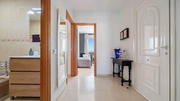 2 slaapkamers, een strijkplank/strijkijzer, gratis wifi, beddengoed