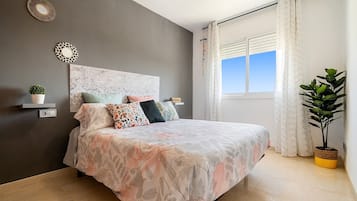 2 slaapkamers, een strijkplank/strijkijzer, gratis wifi, beddengoed