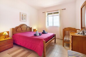 2 bedrooms, iron/ironing board, free WiFi, bed sheets - Holiday Home "Cantinho Solpraia" with Sea View, Garden and Wi-Fi (Porto Santo)