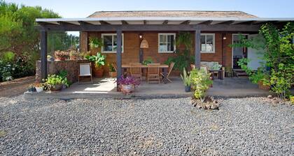 Vacation Home "Casa al Volcán" with Private Garden & Wi-Fi