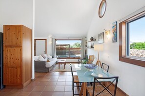 Dining - Vacation Home "Casa al Volcán" with Private Garden & Wi-Fi (Lajares)