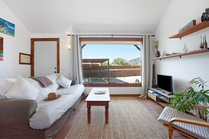 TV - Vacation Home "Casa al Volcán" with Private Garden & Wi-Fi (Lajares)