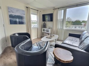 TV - Tranquil Beach Retreat: Renovated 2nd Floor Apt Rehoboth Beach DE USA (Rehoboth Beach)
