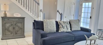 The Blue Chill! A 4 Bedroom Townhouse w/Pool!