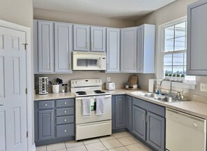 Coffee/tea maker, fridge, microwave, oven - Walkable Resort Townhome with 2 Pools (Lewes)
