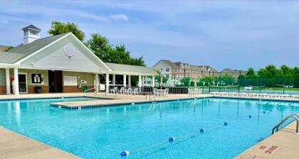 Walkable Resort Townhome with 2 Pools