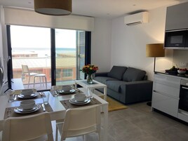 Suíte júnior | Área de estar | TV de tela plana