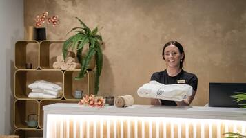 Couples treatment room(s), sauna, hot tub, steam room, body treatments