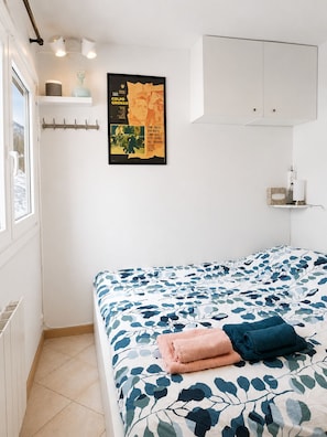 2 bedrooms, iron/ironing board, free WiFi