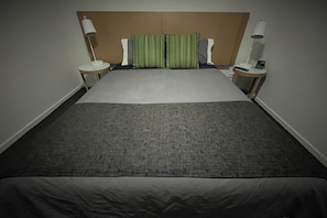 1 bedroom, desk, iron/ironing board, WiFi