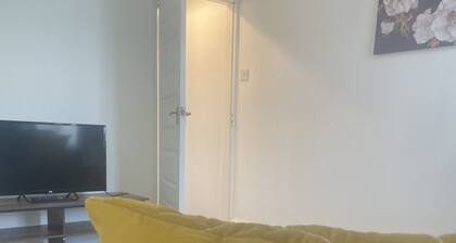 Spacious 3 bed in Reading Centre With Parking!