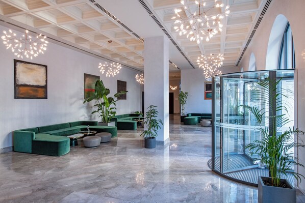 Lobby lounge