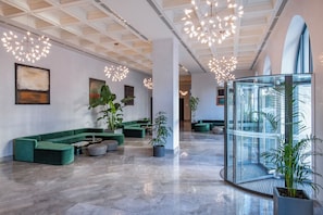 Bar-salon dans le hall