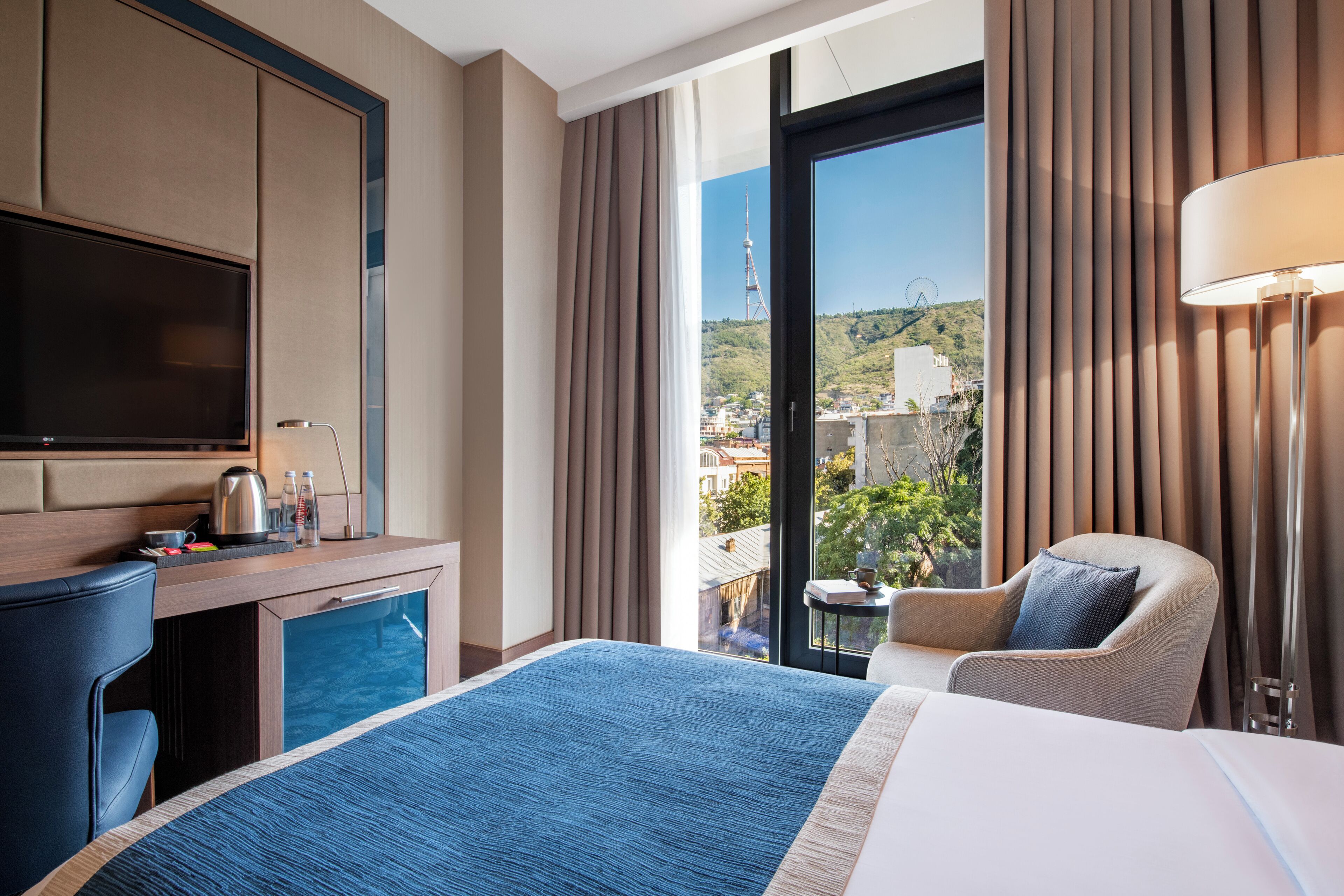 高級客房, 2 張單人床 | 客房內保險箱、書桌、筆電工作空間、遮光布/窗簾