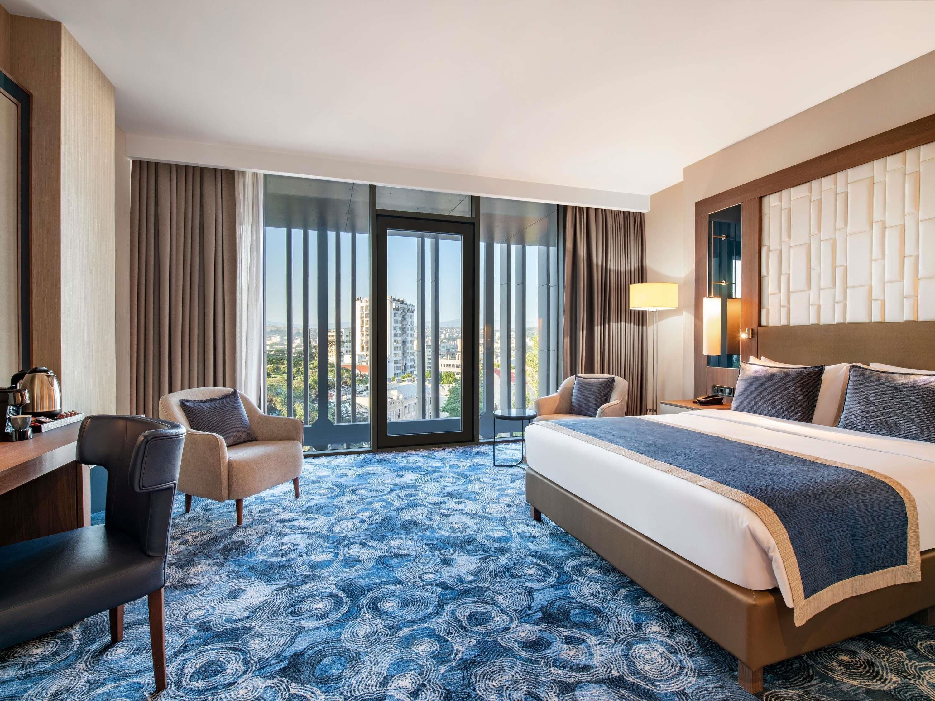 Deluxe Δωμάτιο, 1 Διπλό Κρεβάτι | Χρηματοκιβώτιο στο δωμάτιο, γραφείο, χώρος εργασίας για λάπτοπ 