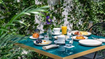 Daily buffet breakfast for a fee