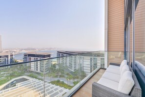 Panoramic Apartment, 3 Bedrooms, Balcony, Sea View | Balcony - Spectacular 3BR plus 1 - DUBAI EYE view (Dubai)