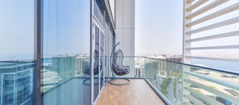 Spectacular 3BR plus 1 - DUBAI EYE view