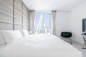 Panoramic Apartment, 3 Bedrooms, Balcony, Sea View | Egyptian cotton sheets, premium bedding, in-room safe, desk - Spectacular 3BR plus 1 - DUBAI EYE view (Dubai)