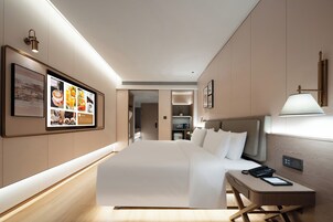 Kamar Single Superior | Selimut bulu angsa, ruang kerja ramah laptop, dan tirai kedap cahaya