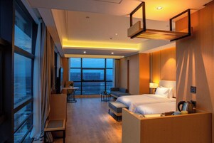 雅韻雙床房 | 羽絨被、手提電腦工作空間、遮光窗簾/窗簾、熨斗/熨衫板