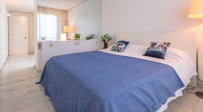 2 bedrooms, free WiFi - Spacious Apartment Facing Marina with Parking in Palamós (Palamós)