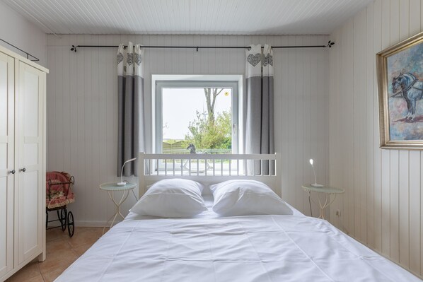 2 makuuhuonetta, silitysrauta/-lauta, ilmainen Wi-Fi