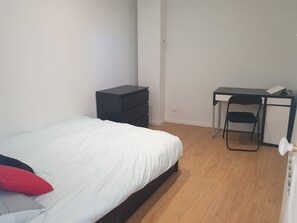 2 bedrooms, desk, travel cot, free WiFi