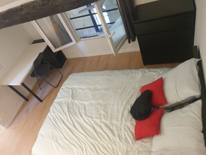 2 Schlafzimmer, Schreibtisch, Reisekinderbett, kostenloses WLAN