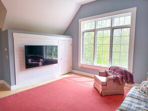 Smart TV, fireplace, offices