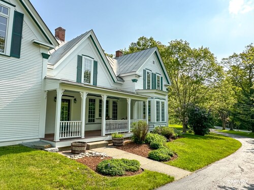 Beautiful Farmhouse Close to Warren Village and Sugarbush Resort
