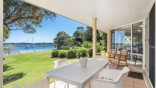 River Luxury - Set right on Iluka Bay