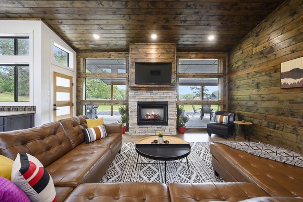 Smart-TV, Kamin, Videospiele