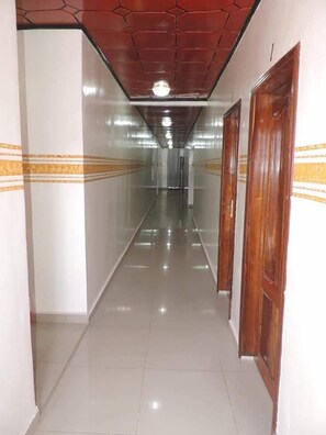 Basic Room | In-room dining - Résidence Yaketa (Kamsar)