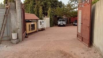 المنشأة من الخارج