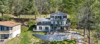Owens Oasis, lake front, fire pit, two decks.