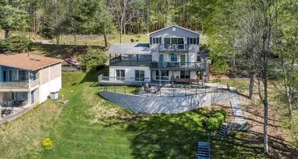 Owens Oasis, lake front, fire pit, two decks.