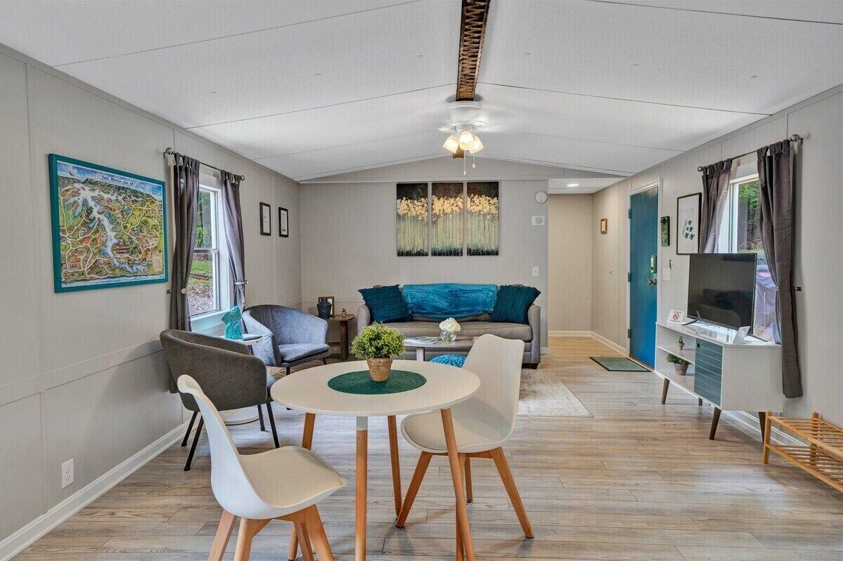 "Reel Simple" is a recently renovated mobile home, including newly modernized bathroom & kitchen