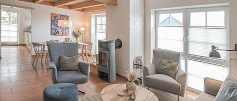 TV, fireplace, stereo