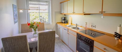 Kühlschrank, Ofen, Herdplatte, Geschirrspüler