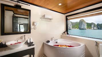 Suite presidencial, 1 cama de matrimonio grande, piscina privada | Minibar, caja fuerte, escritorio y sistema de insonorización