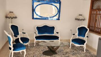 Suite Royale Vue Sur Mer | Living area