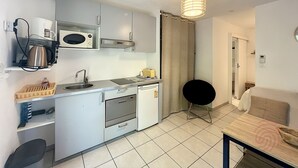 Kaffetrakter/tekoker, kjøleskap, mikrobølgeovn og ovn