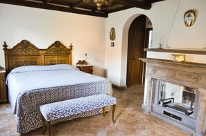 4 bedrooms, iron/ironing board, travel cot, free WiFi