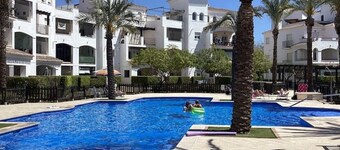 Fabulous 2 bedroom sunny apartment.