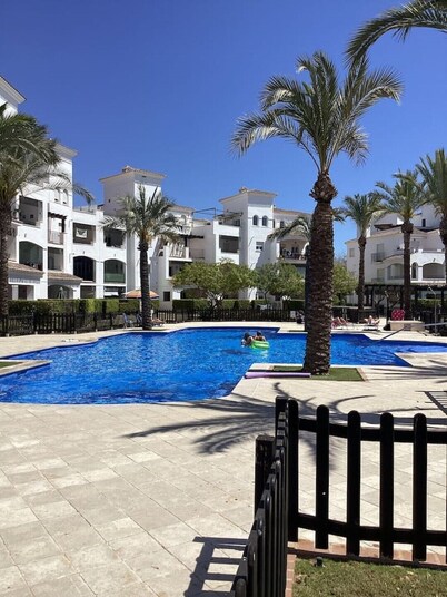 Fabulous 2 bedroom sunny apartment.