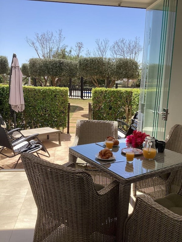 Outdoor dining