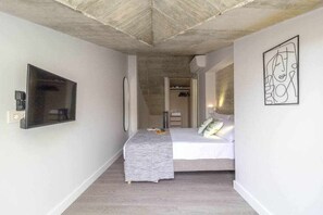 1 bedroom, iron/ironing board, travel cot, WiFi